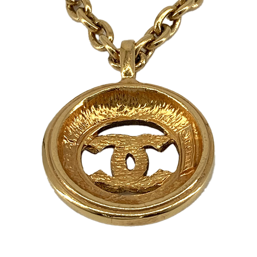 Pre-Loved Chanel CC Gold Plated Medallion Sunburst Pendant Necklace - Picture 3 of 12